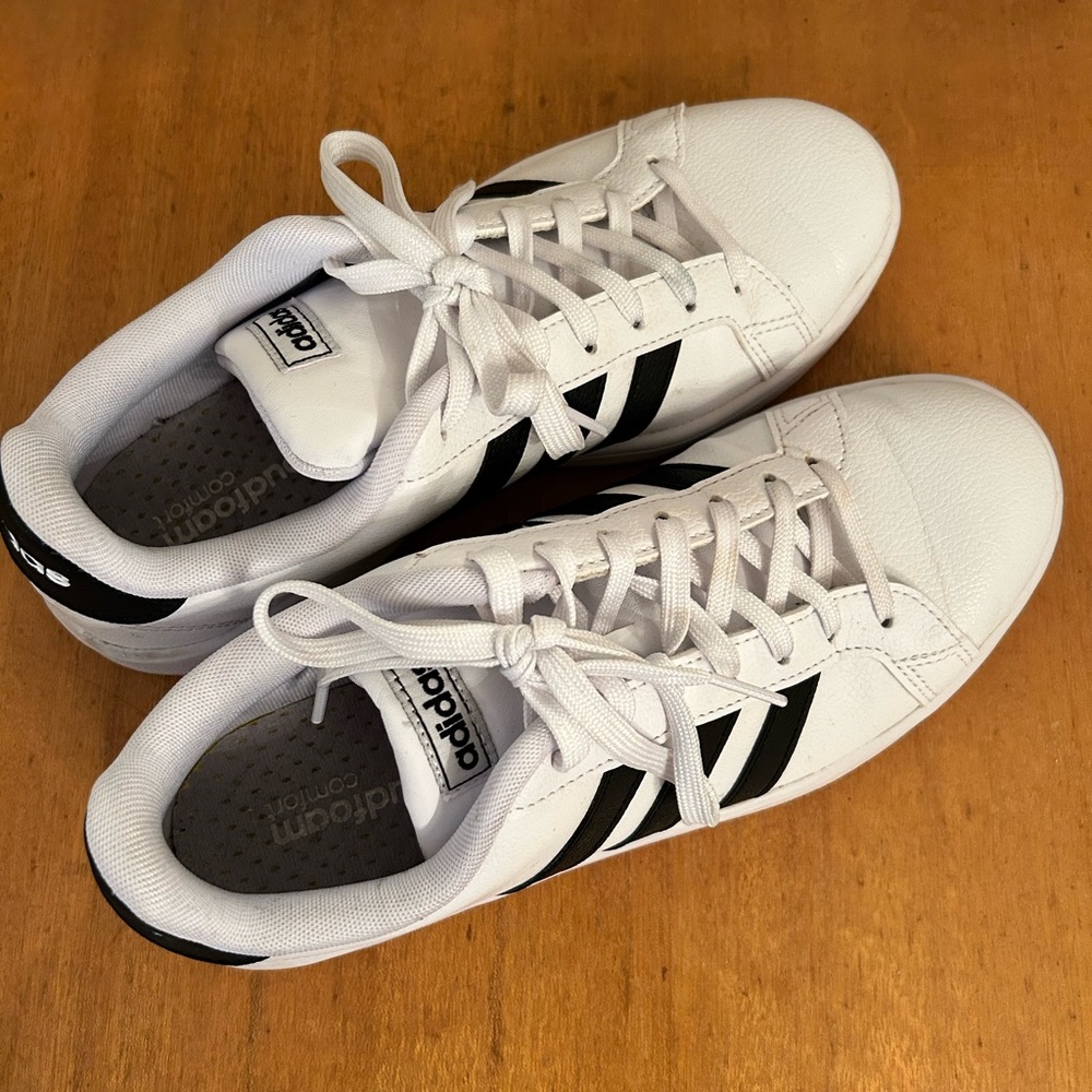 Adidas women’s tennis shoes- worn twice